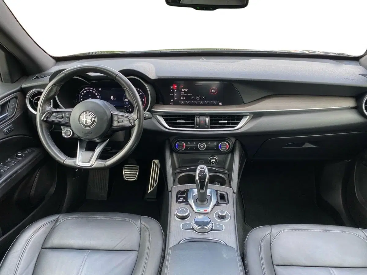 Alfa Romeo Stelvio usata a Firenze (11)