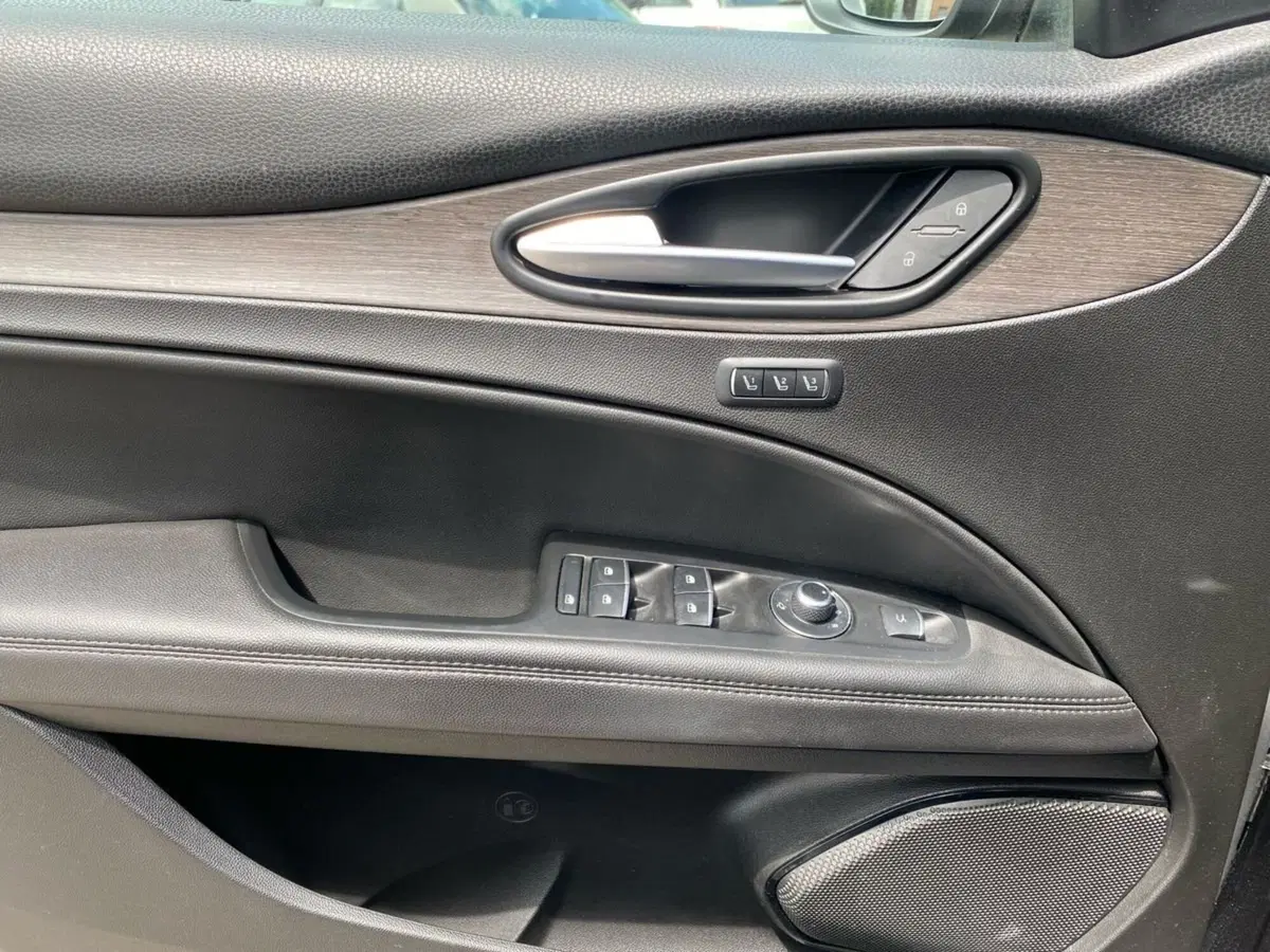 Alfa Romeo Stelvio usata a Firenze (18)