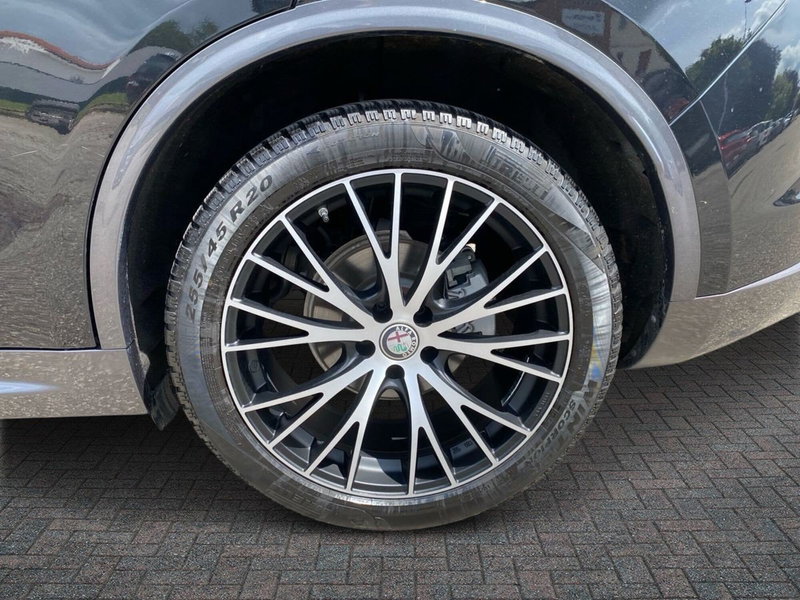 Alfa Romeo Stelvio usata a Firenze (6)