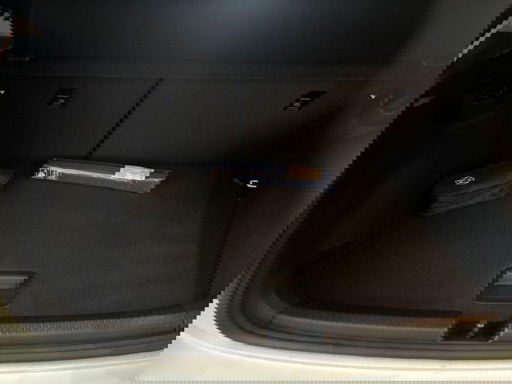 Volkswagen Polo nuova a Prato (8)