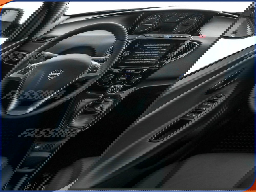 Lancia Ypsilon usata a Milano (10)