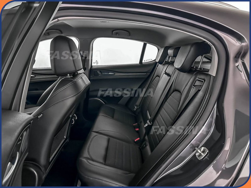 Alfa Romeo Stelvio usata a Milano (11)