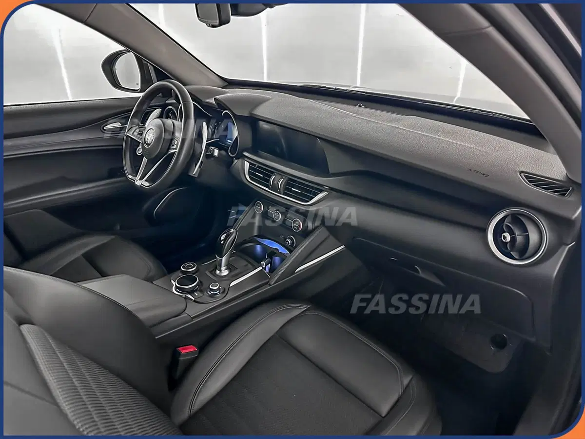 Alfa Romeo Stelvio usata a Milano (13)