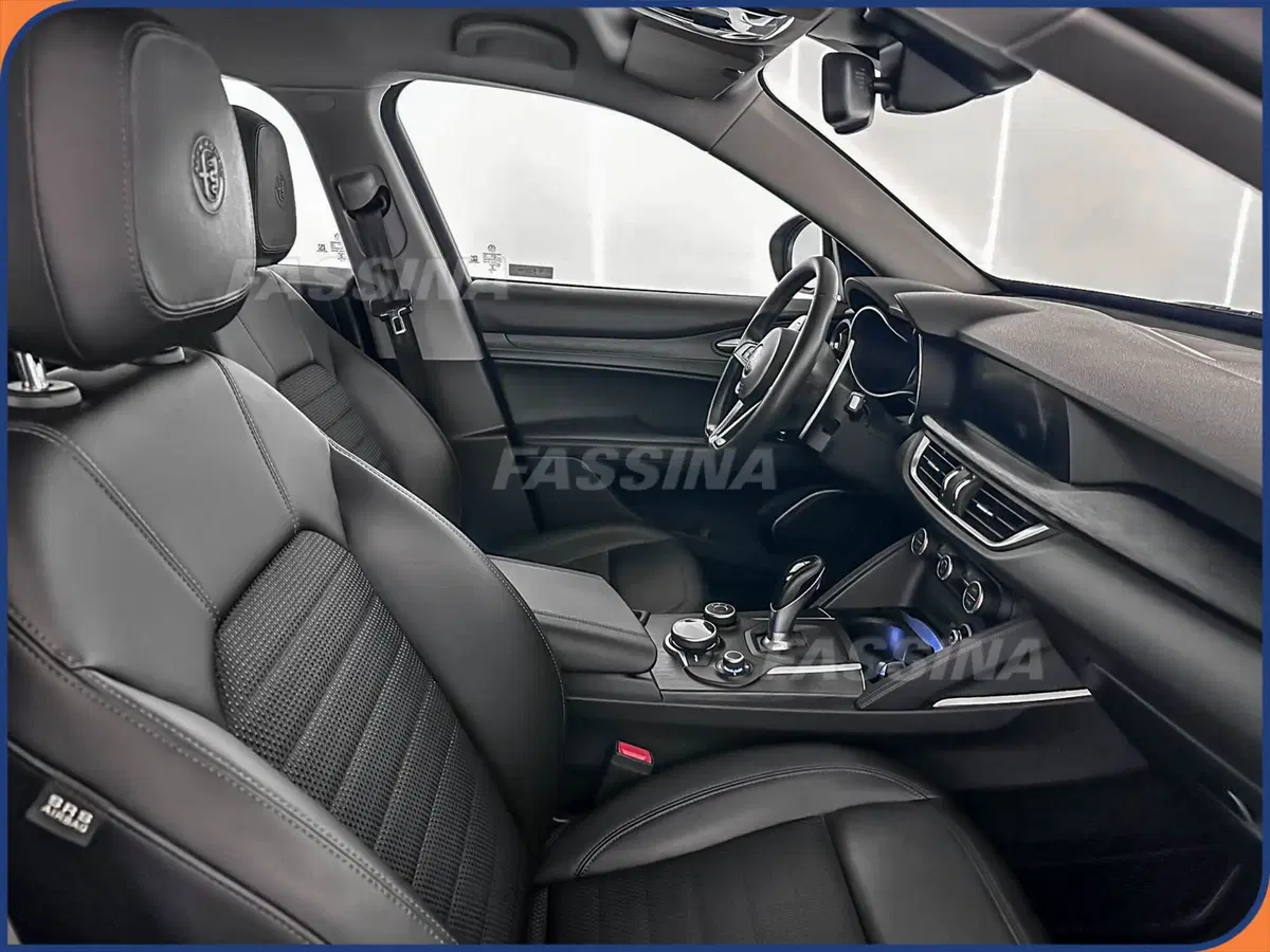 Alfa Romeo Stelvio usata a Milano (14)