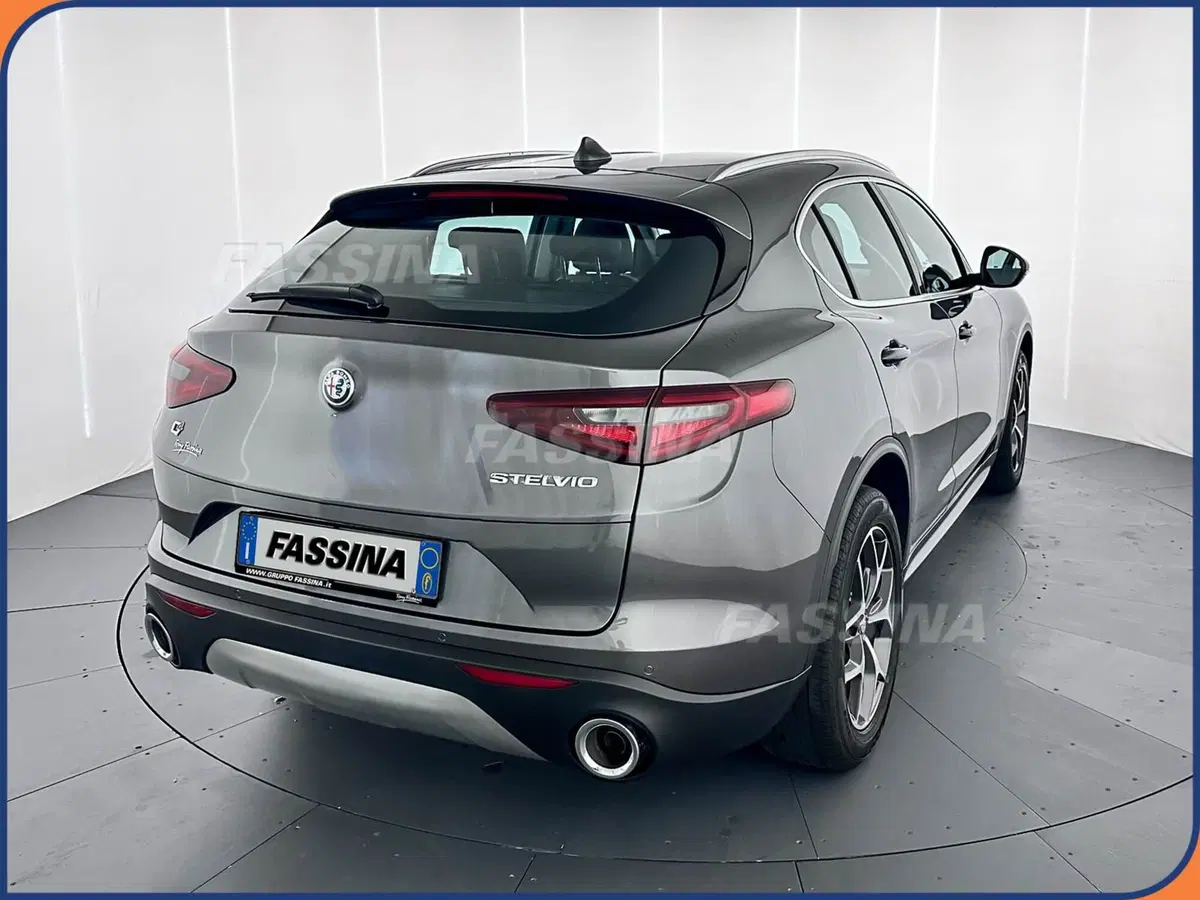 Alfa Romeo Stelvio usata a Milano (6)