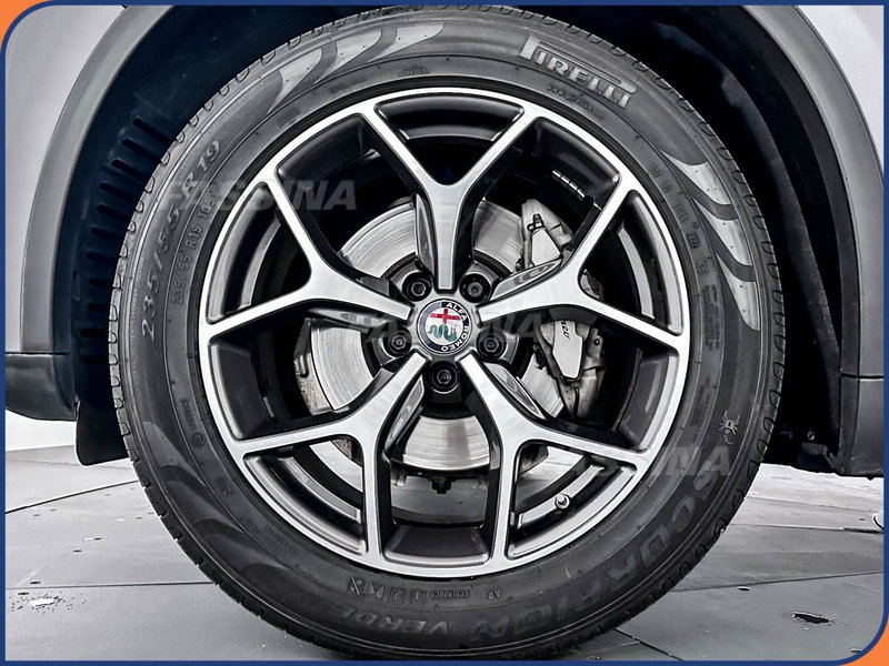 Alfa Romeo Stelvio usata a Milano (7)