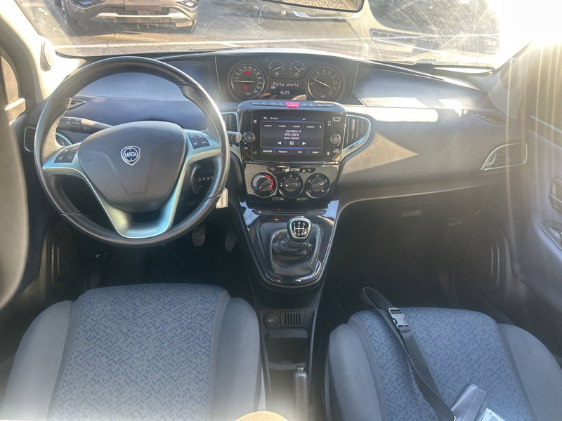 Lancia Ypsilon usata a Bergamo (11)