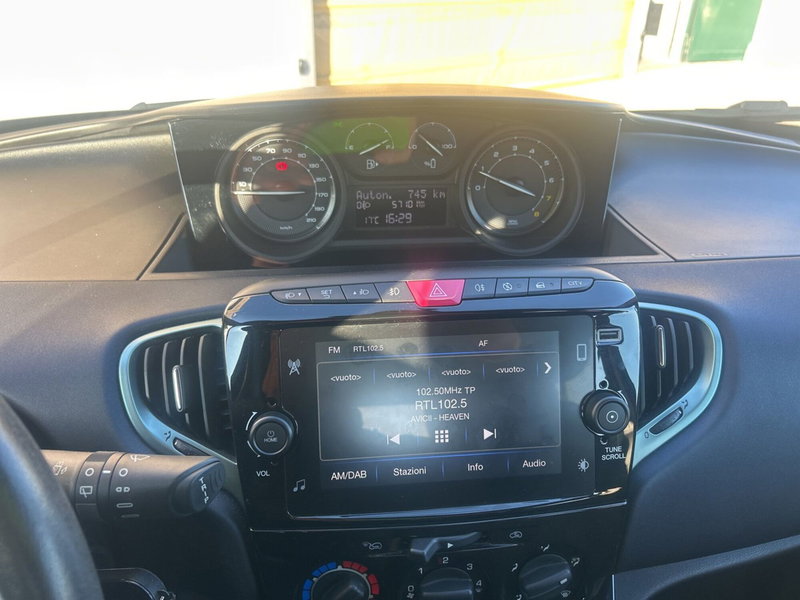 Lancia Ypsilon usata a Bergamo (13)