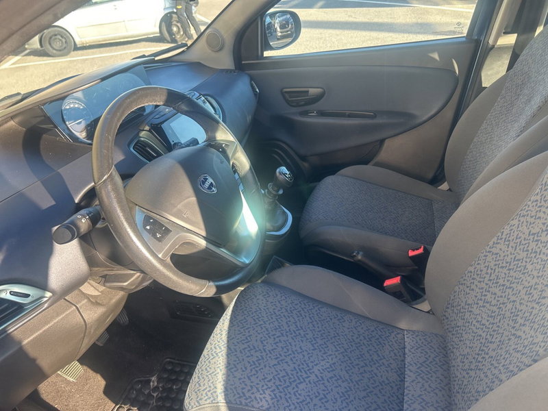 Lancia Ypsilon usata a Bergamo (15)