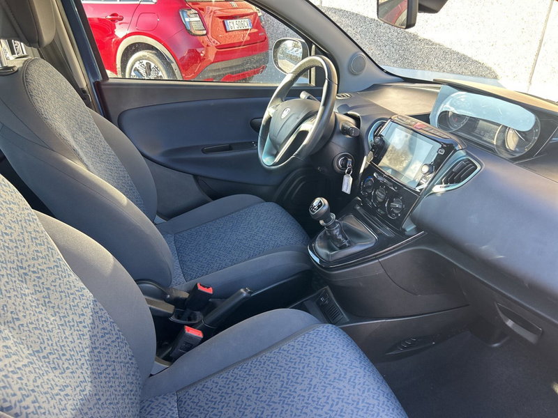 Lancia Ypsilon usata a Bergamo (18)