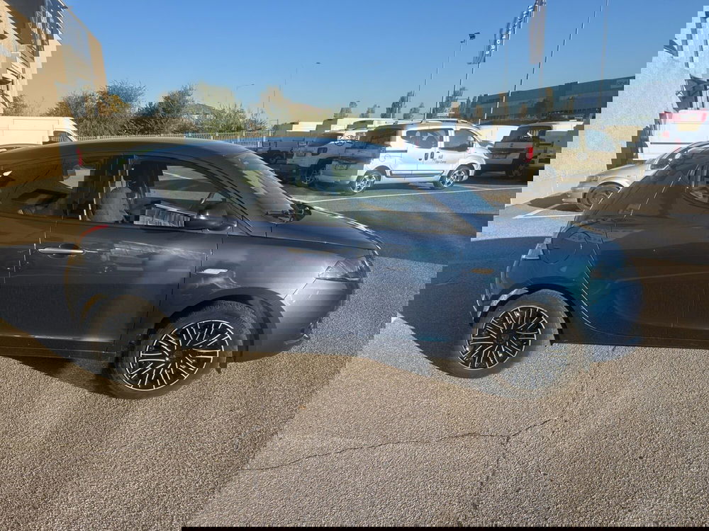 Lancia Ypsilon usata a Bergamo (6)