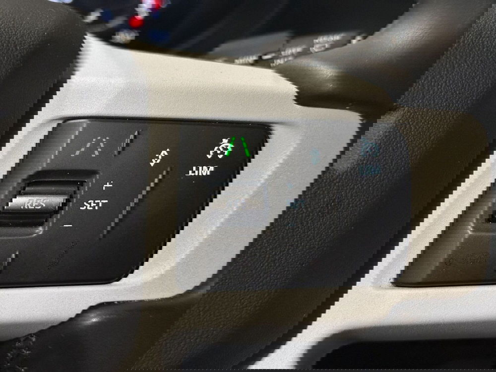 Land Rover Defender usata a Milano (12)