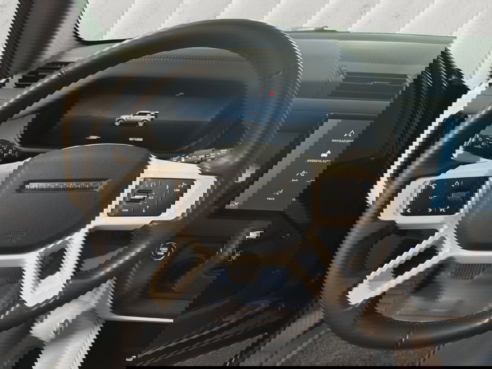 Land Rover Defender usata a Milano (18)