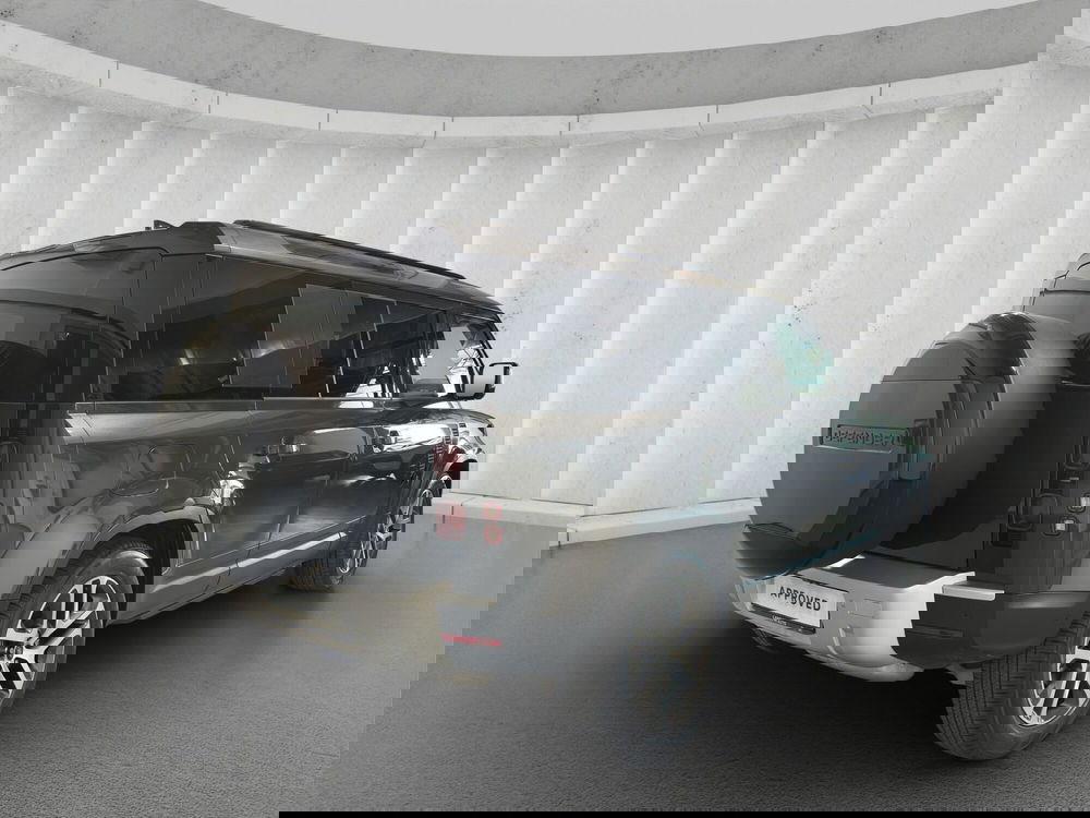 Land Rover Defender usata a Milano (2)