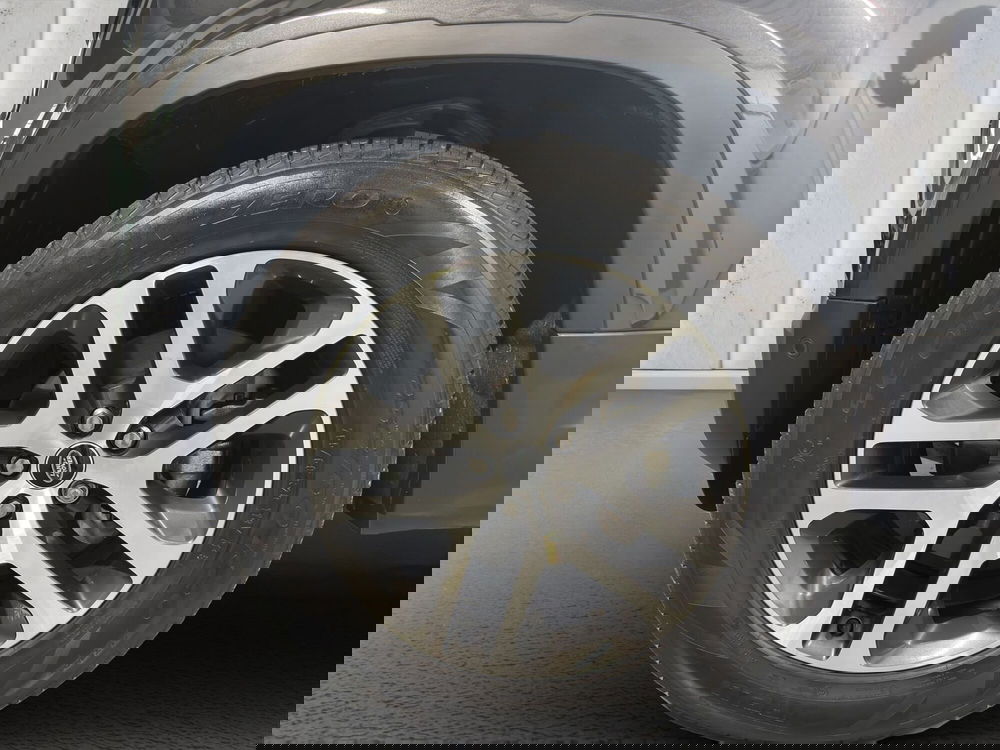 Land Rover Defender usata a Milano (9)