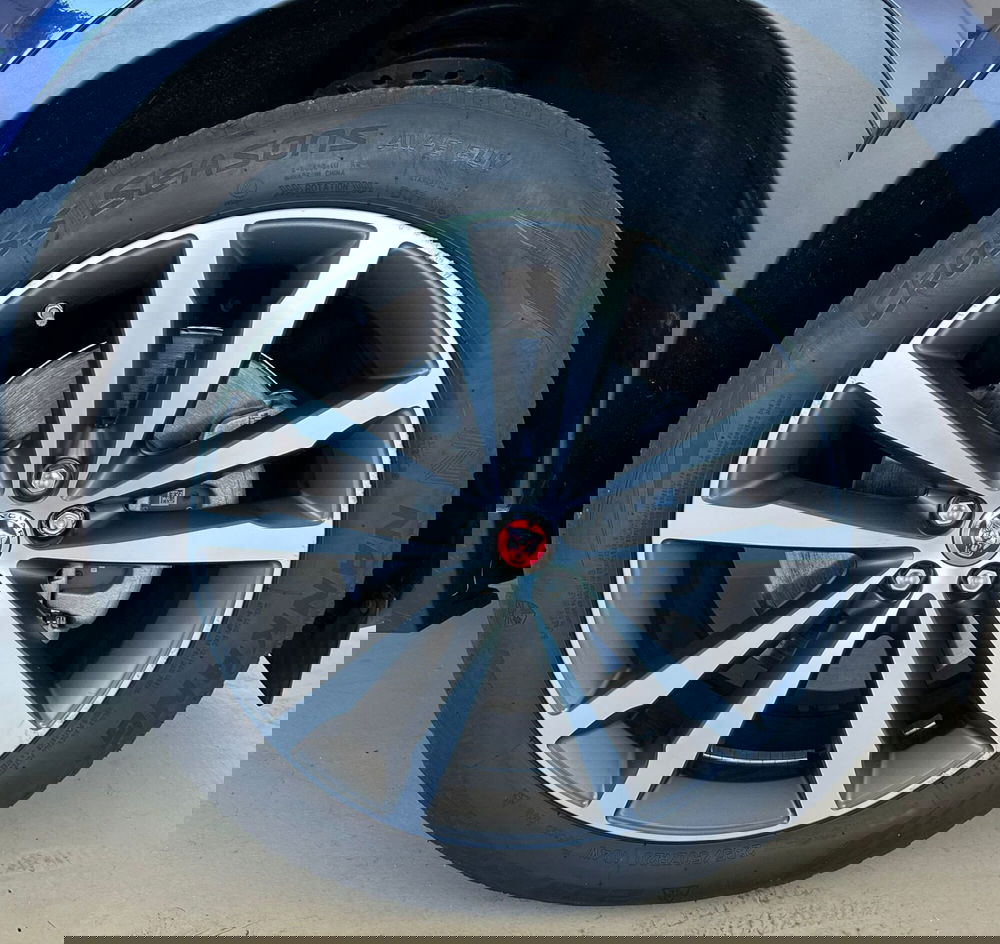 Jaguar E-Pace usata a Modena (9)