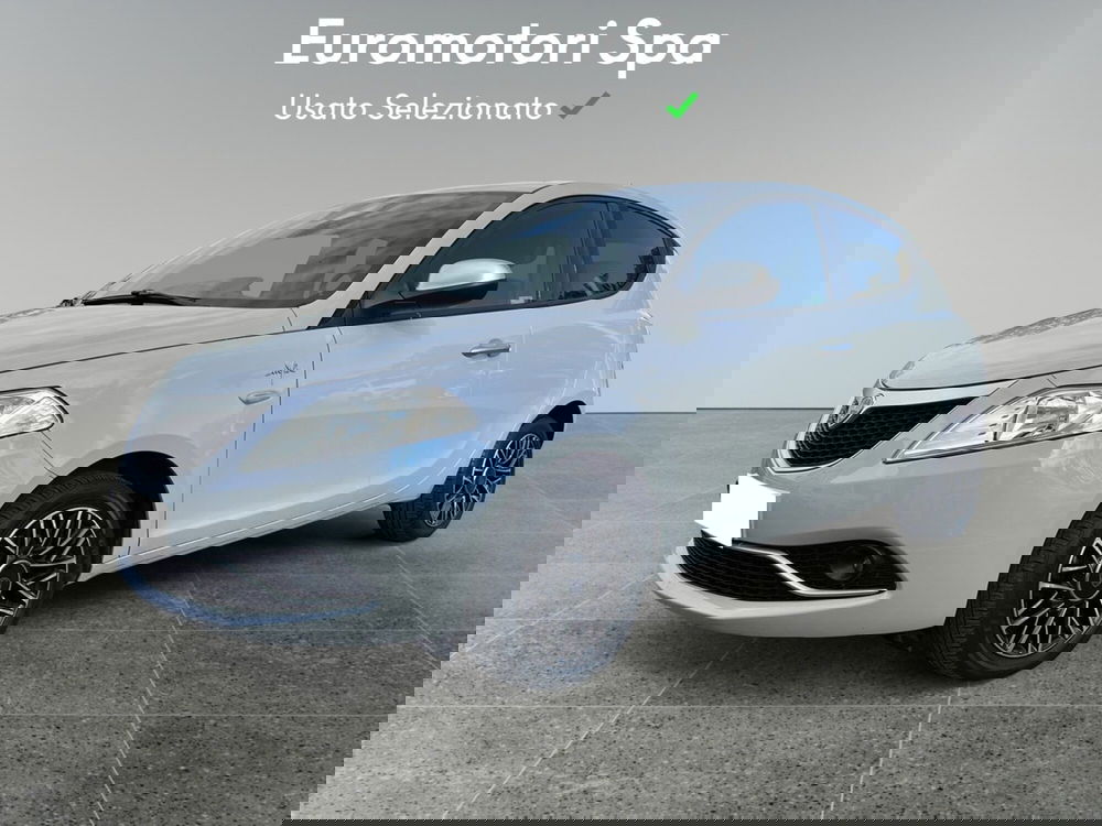 Lancia Ypsilon usata a Siena