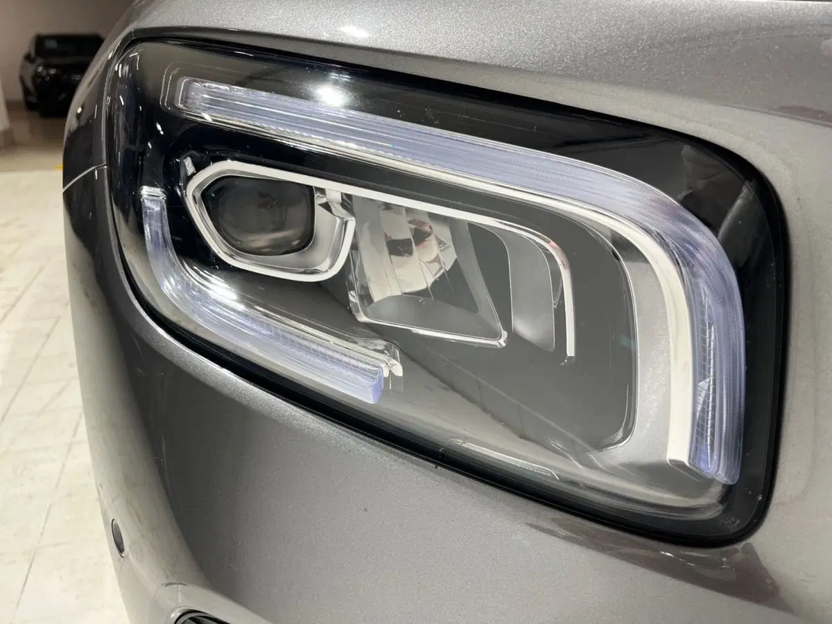 Mercedes-Benz GLB usata a Napoli (9)