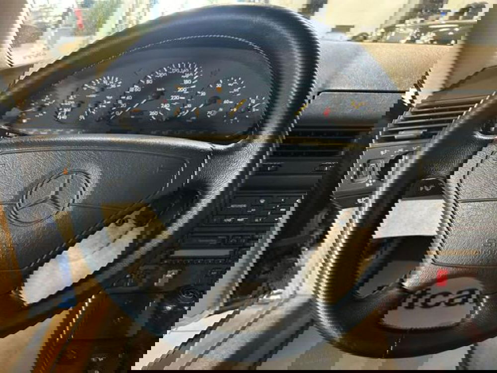 Mercedes-Benz 320 Cabrio usata a Milano (9)