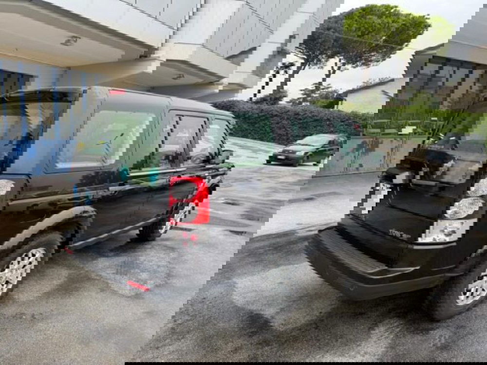 Land Rover Discovery usata a Macerata (3)