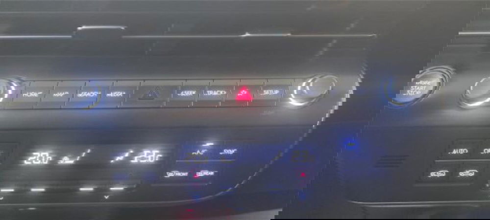 Hyundai Kona nuova a Bari (19)