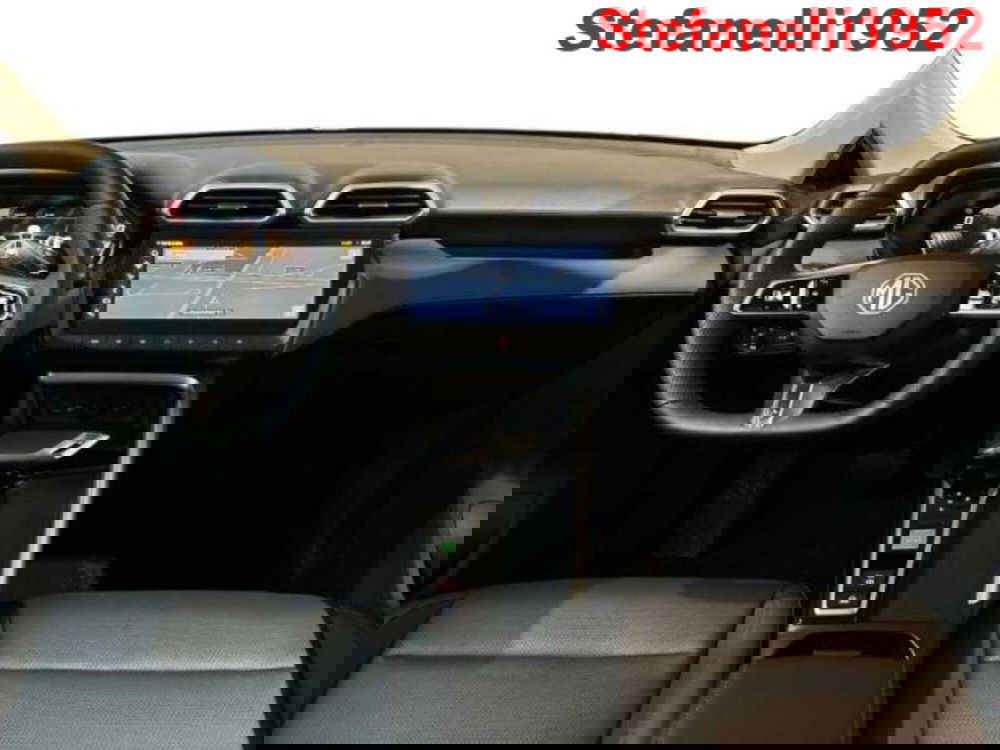 Mg ZS EV nuova a Bologna (13)