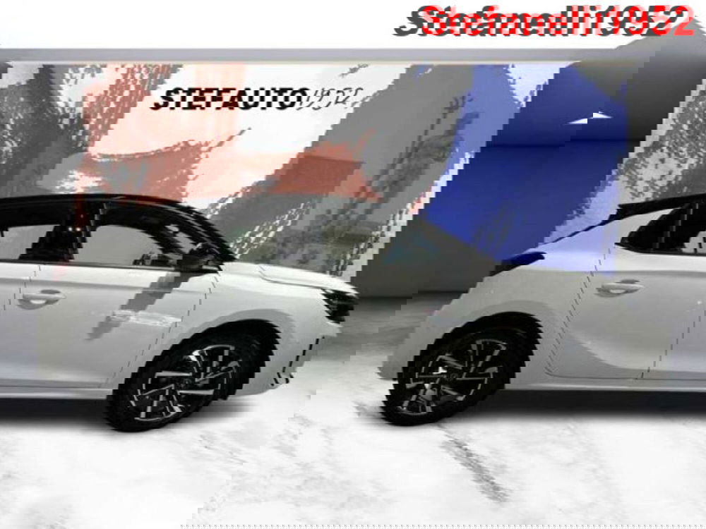 Opel Corsa nuova a Bologna (2)