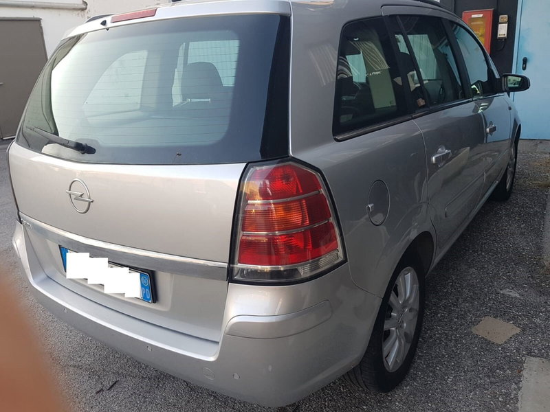 Opel Zafira usata a Padova (6)