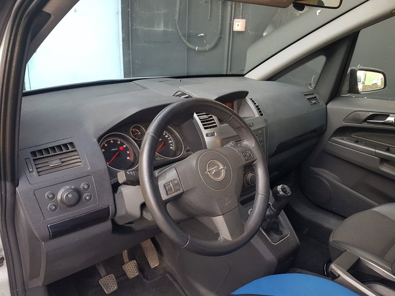Opel Zafira usata a Padova (9)