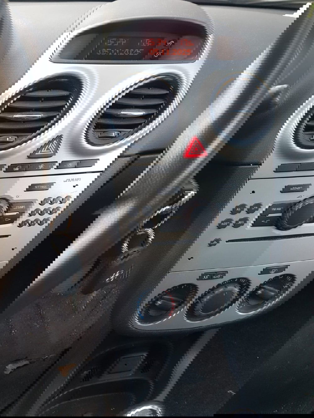 Opel Corsa usata a Padova (11)