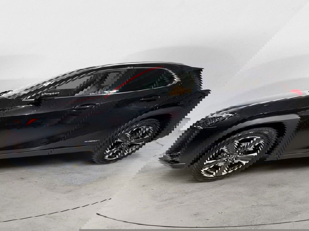 Lexus UX usata a Sondrio (4)