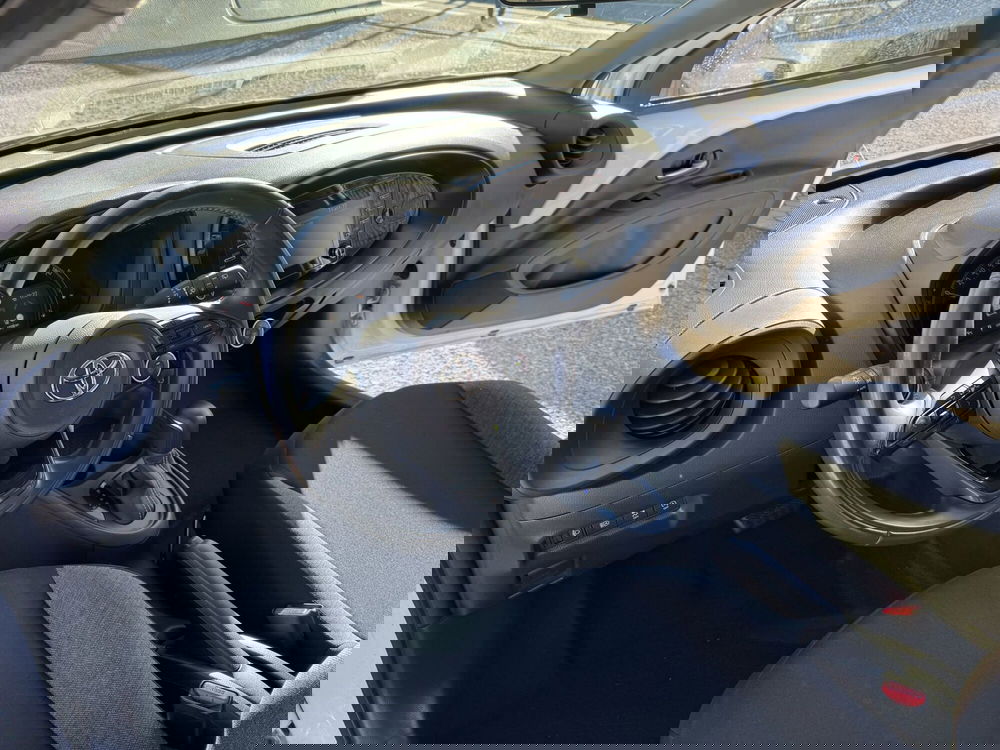 Toyota Aygo X usata a Como (9)