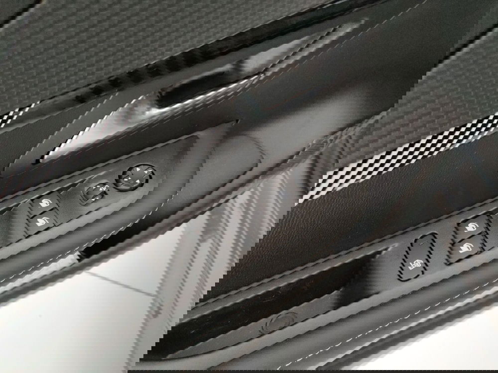 Peugeot 208 nuova a Caserta (19)