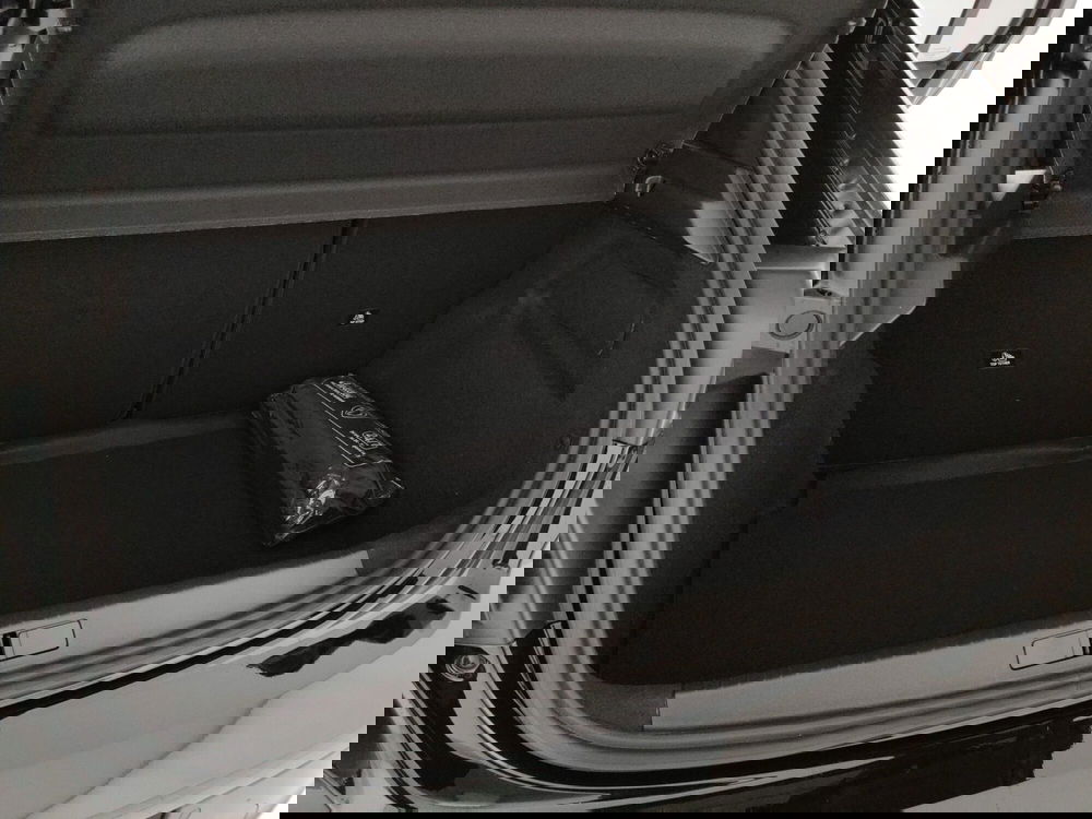 Peugeot 208 nuova a Caserta (8)