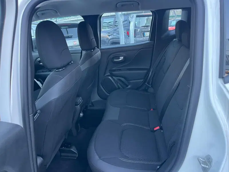 Jeep Renegade nuova a Milano (13)