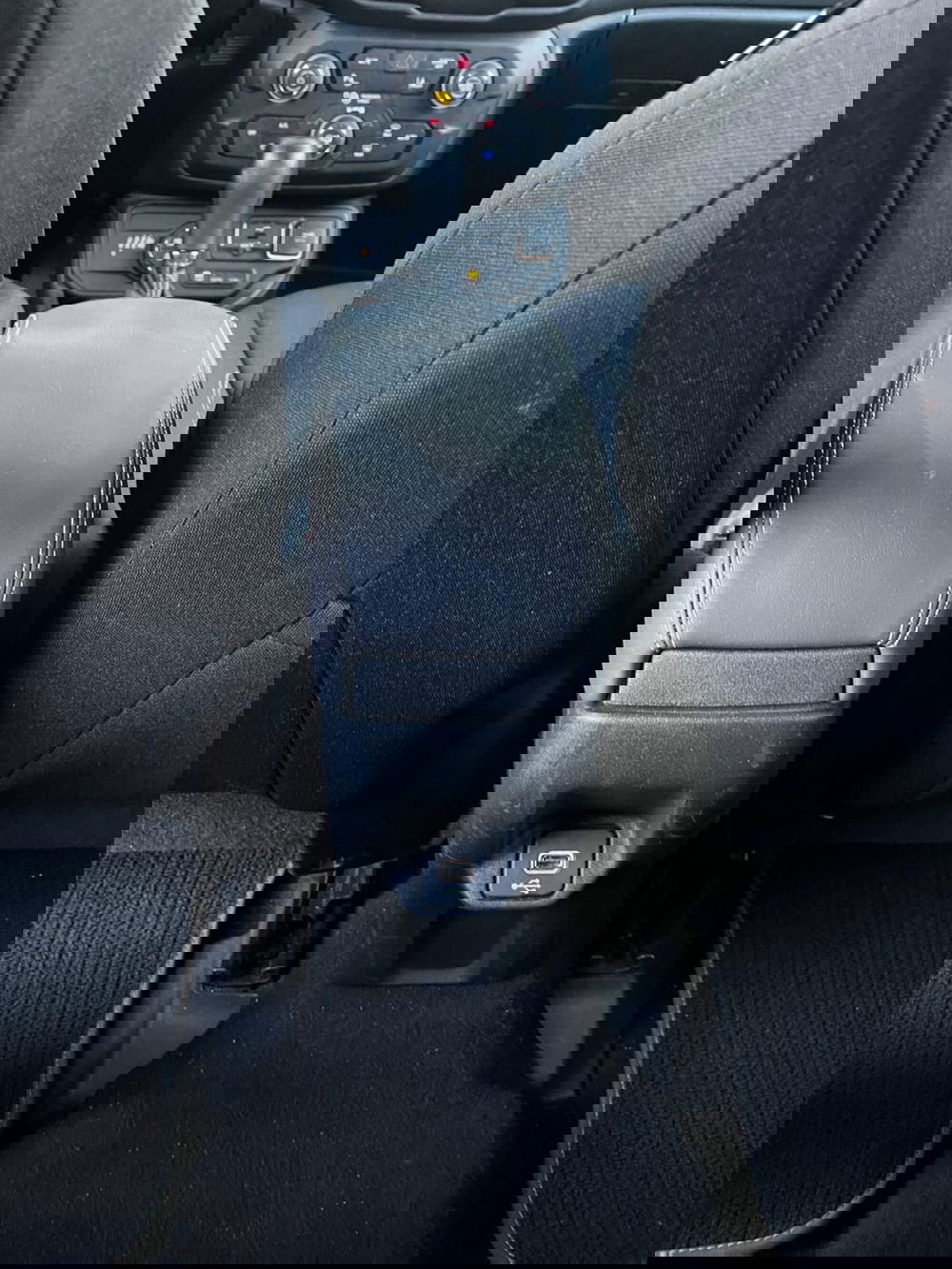 Jeep Renegade usata a Milano (17)