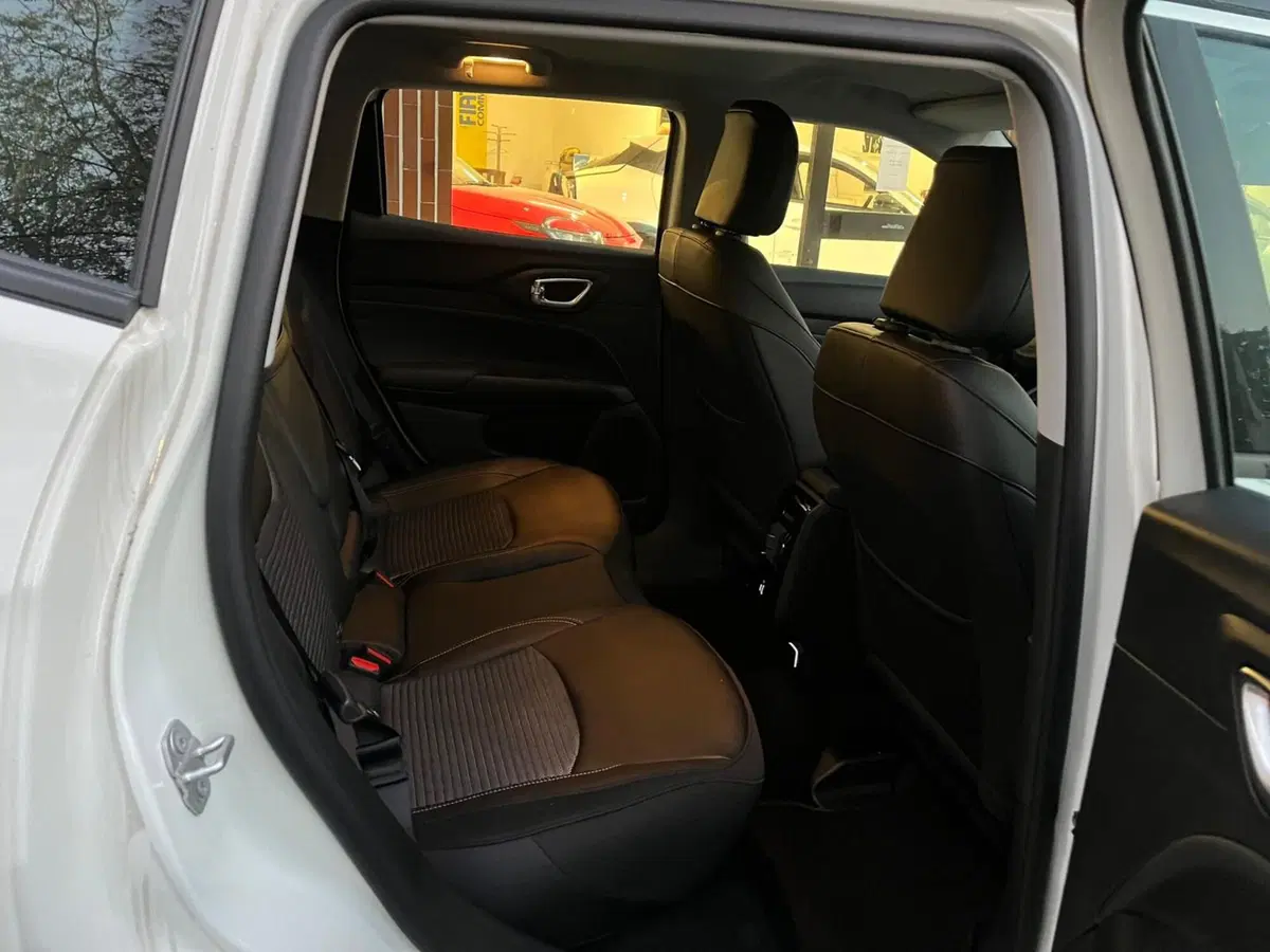 Jeep Compass nuova a Milano (12)