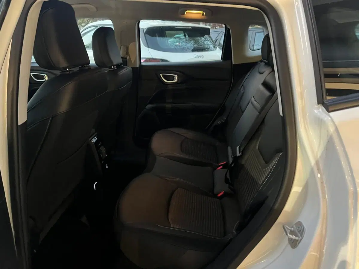 Jeep Compass nuova a Milano (13)
