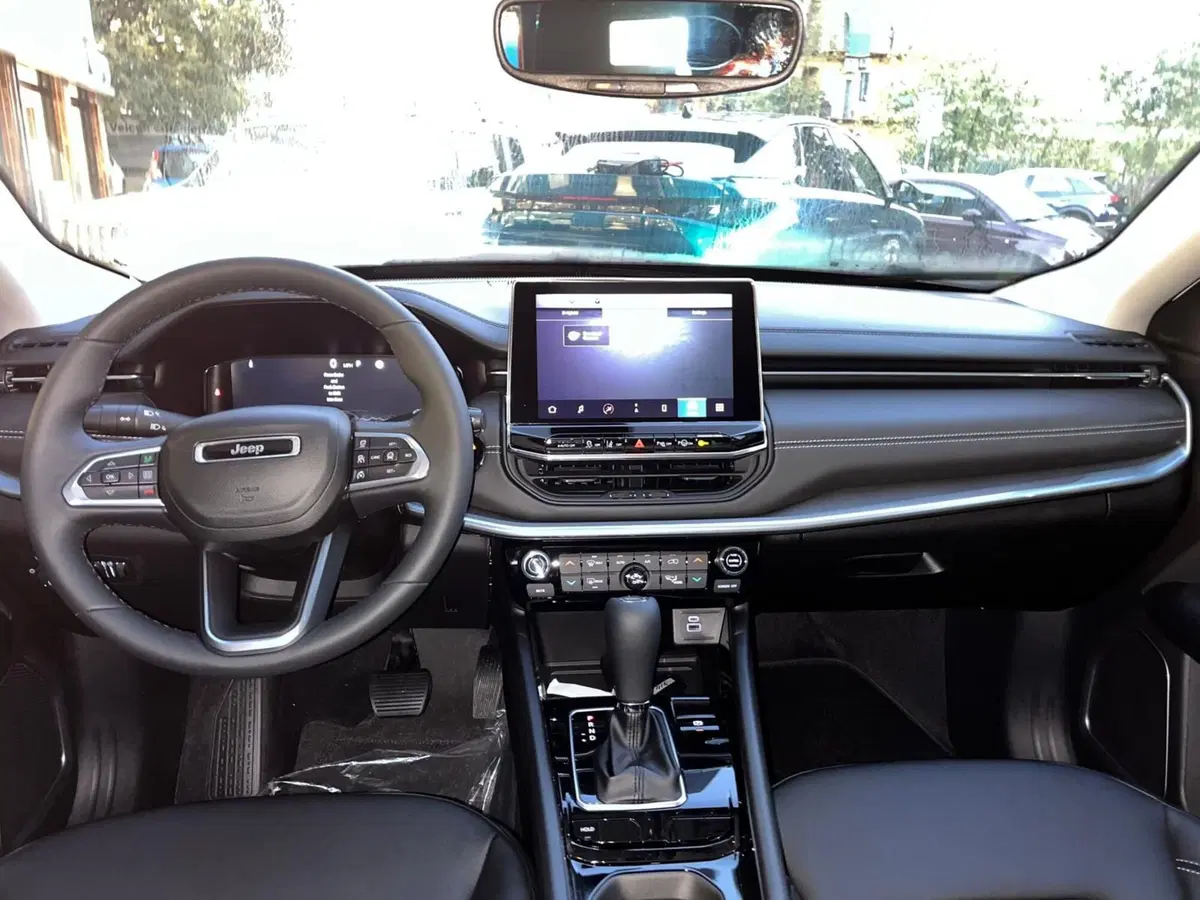 Jeep Compass nuova a Milano (14)