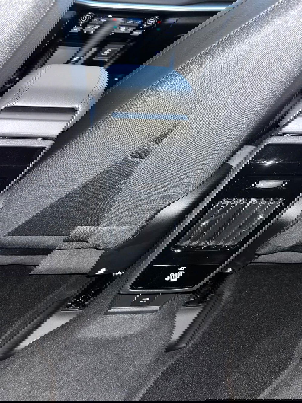 Jeep Compass nuova a Milano (18)