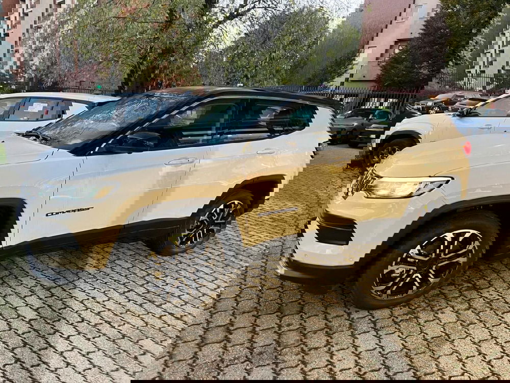 Jeep Compass nuova a Milano (4)