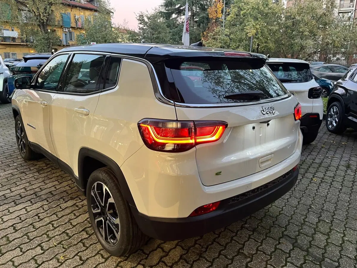 Jeep Compass nuova a Milano (5)