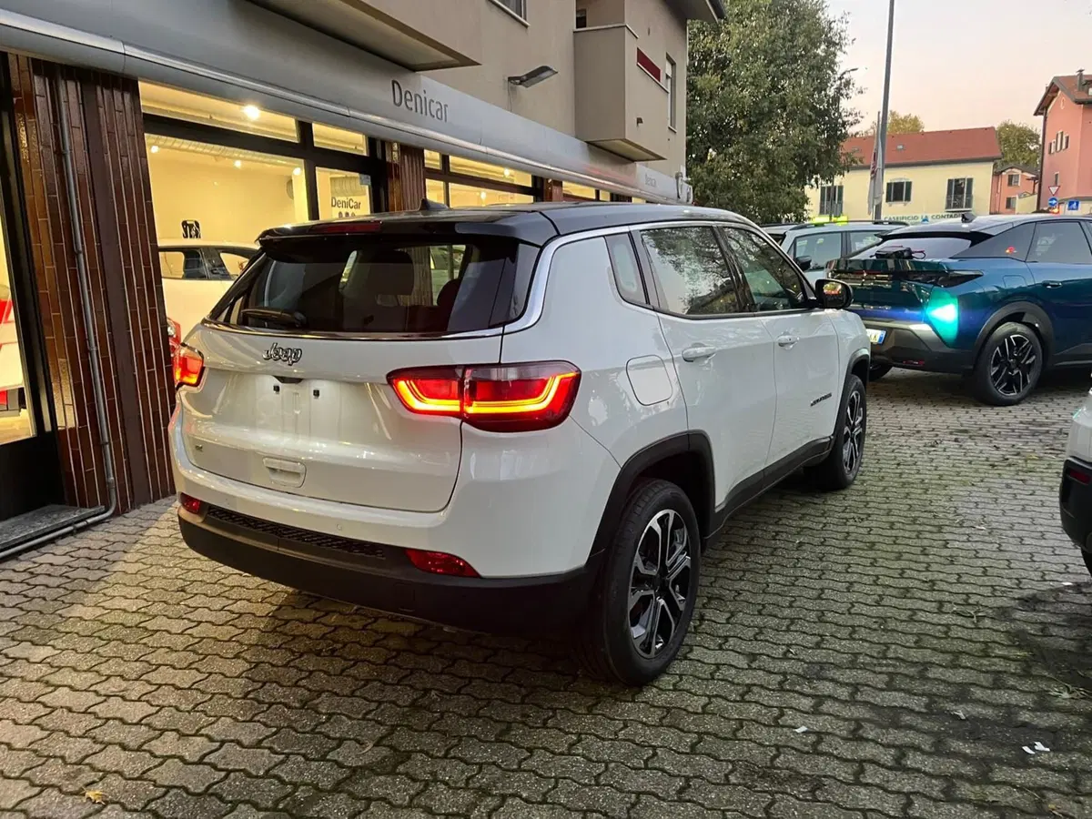 Jeep Compass nuova a Milano (6)