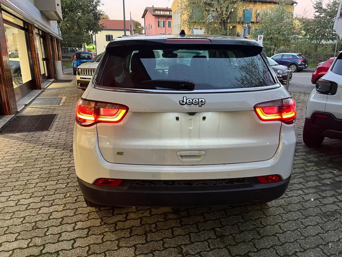 Jeep Compass nuova a Milano (7)