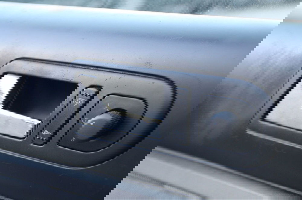 Volkswagen New Beetle usata a Pordenone (13)