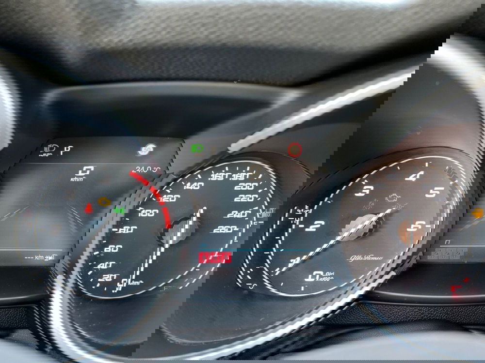 Alfa Romeo Stelvio usata a Teramo (14)