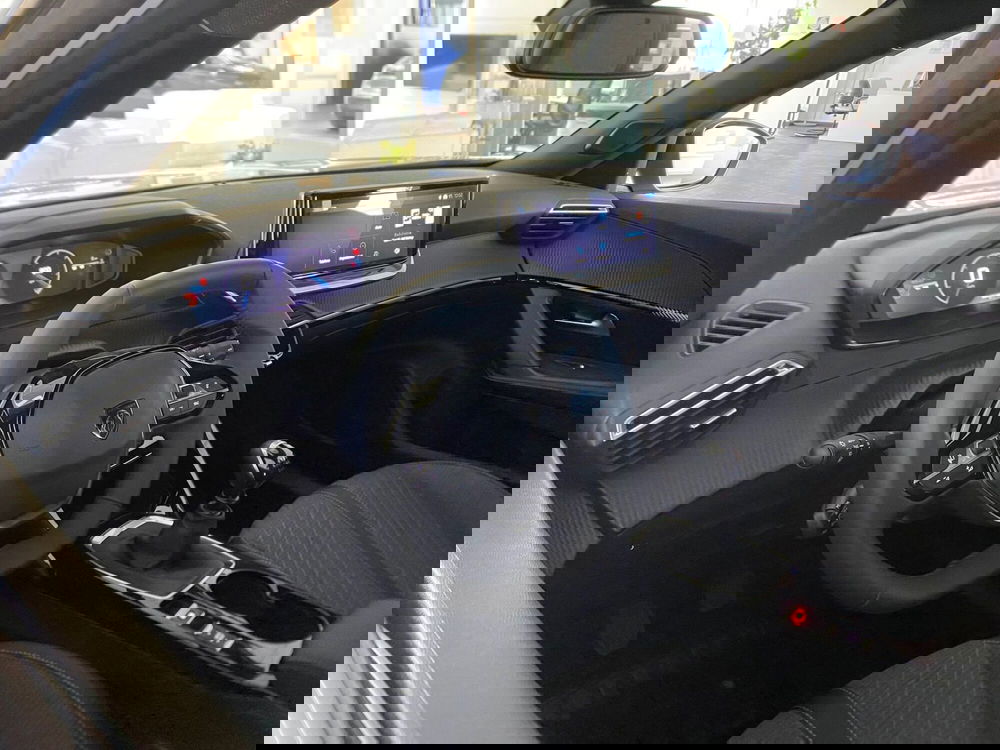 Peugeot 2008 nuova a Bari (13)