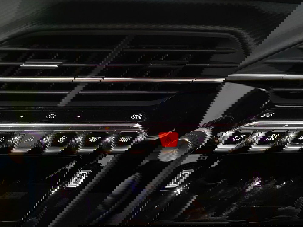 Peugeot 2008 nuova a Bari (20)