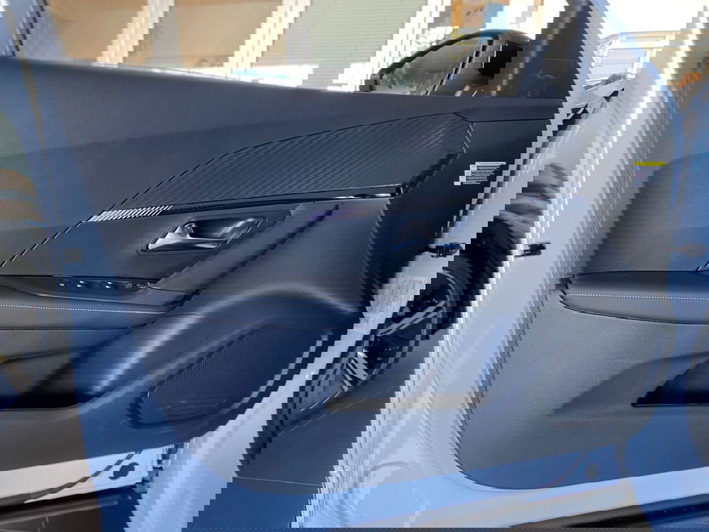 Peugeot 2008 nuova a Bari (9)