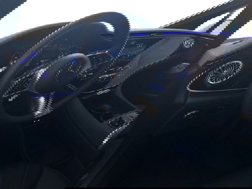Mercedes-Benz EQE nuova a Rimini (16)